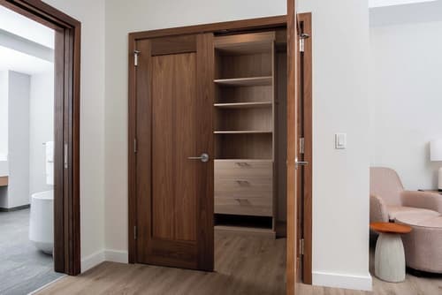 Maui Coast Hotel, Room