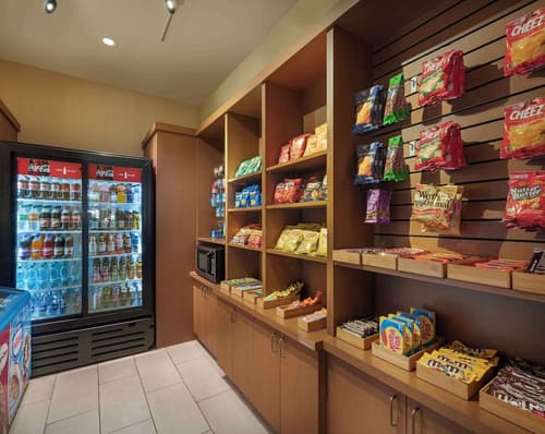 Hilton Indianapolis Hotel & Suites, Snack bar