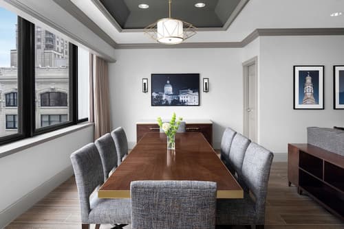 Hilton Indianapolis Hotel & Suites, Living area