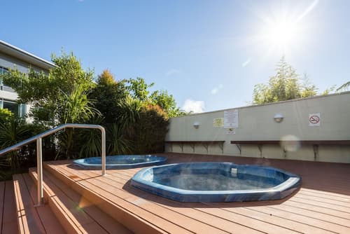 Rydges Rotorua, Outdoor spa tub