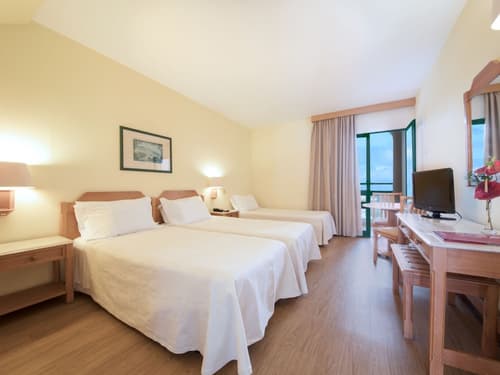 Dom Pedro Garajau, Room