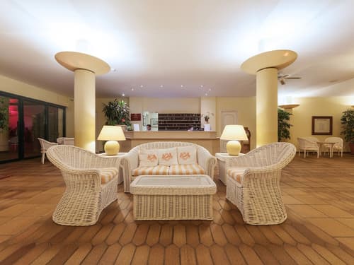 Dom Pedro Garajau, Reception