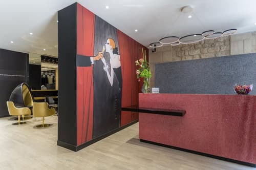 Hotel Les Bulles de Paris, Reception