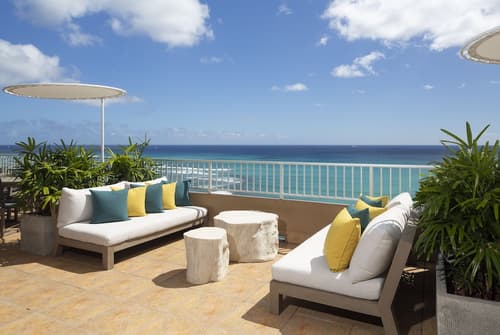 The Twin Fin Hotel, Reception