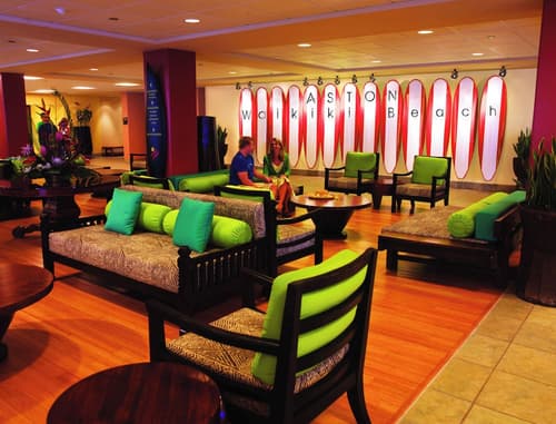 The Twin Fin Hotel, Lobby