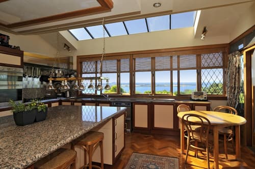 Lake Taupo Lodge, Interior