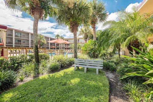 Red Roof Inn PLUS+ & Suites Naples Downtown-5th Ave S