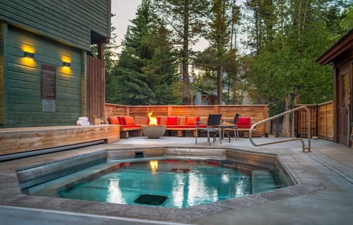 Buffalo Mountain Lodge, Outdoor spa tub