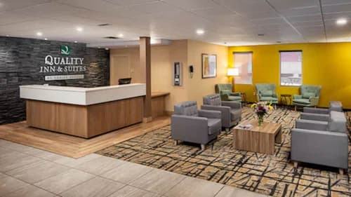 Quality Inn & Suites Downtown Windsor, Lobby