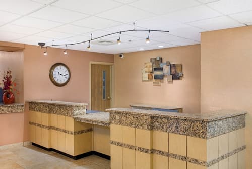 La Quinta Inn & Suites by Wyndham Springfield South, Lobby