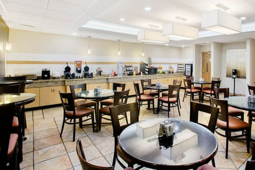 La Quinta Inn & Suites by Wyndham Springfield South