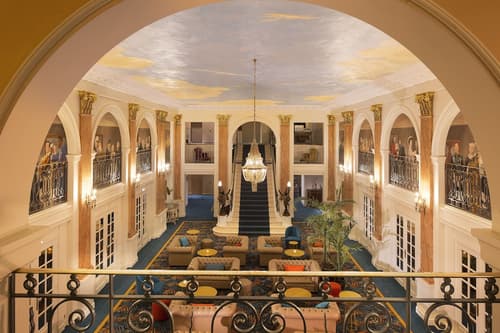 Oceania L'Univers Tours, Lobby lounge