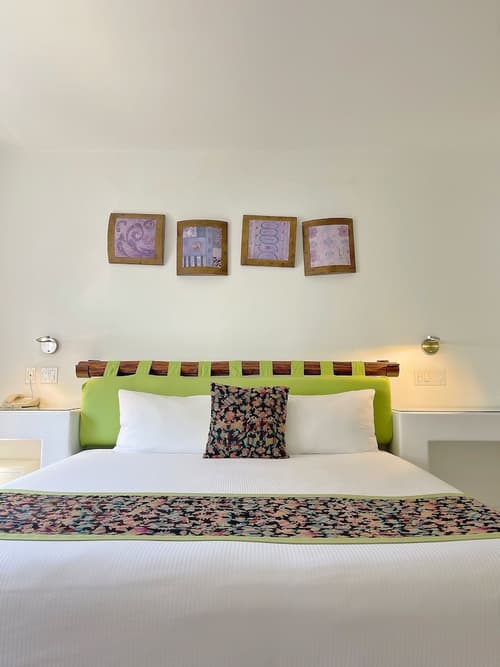 Seven Crown Express & Suites by Kavia, Room