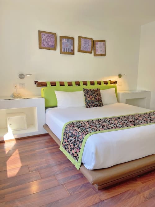 Seven Crown Express & Suites by Kavia, Room