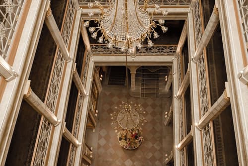 Grand Hotel Les Trois Rois, Interior entrance