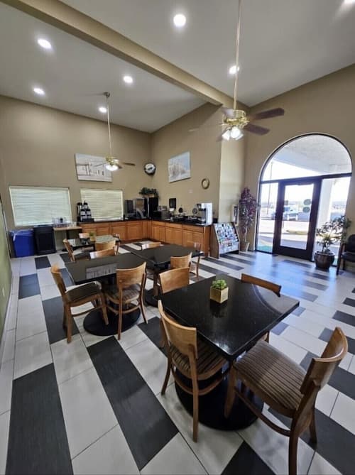 Super 8 by Wyndham Holbrook, Lobby sitting area