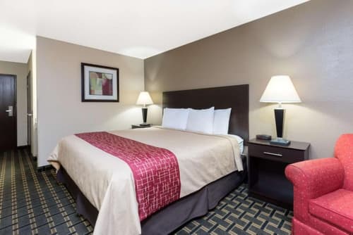 Super 8 by Wyndham Springfield East
