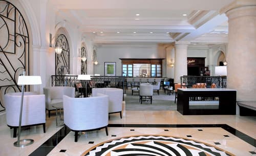 Hilton Naples, Reception