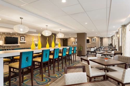 Hampton Inn and Suites by Hilton, Downtown Vancouver, Reception