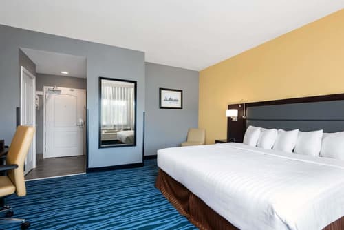 Hotel 1550 - SFO Airport, Room