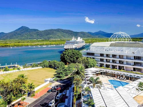 Pullman Reef Hotel Casino, Primary image