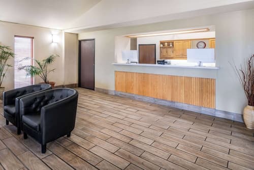 Super 8 by Wyndham Cheyenne WY, Lobby