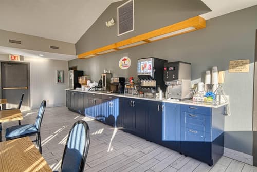 Super 8 by Wyndham Hot Springs, Breakfast area