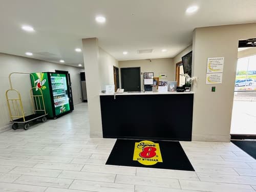 Super 8 by Wyndham Hot Springs, Reception