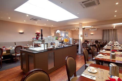 Drake Longchamp, Breakfast area