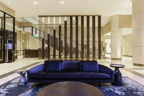 Hilton Niagara Falls/Fallsview Hotel & Suites, Lobby sitting area