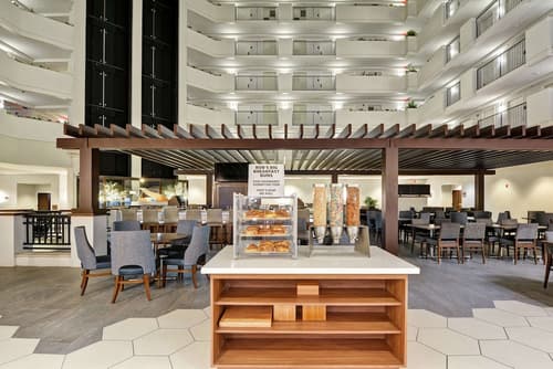 Embassy Suites by Hilton Orlando Downtown, Breakfast area