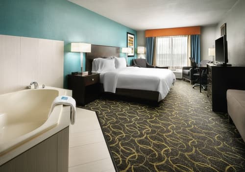 Holiday Inn Express & Suites DFW - Grapevine by IHG, Room