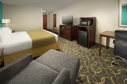 Holiday Inn Express & Suites DFW - Grapevine by IHG