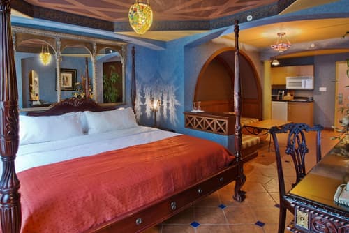 Holiday Inn Hotel & Suites North Vancouver by IHG, Room