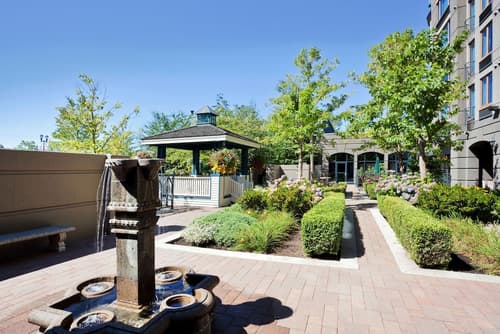 Holiday Inn Hotel & Suites North Vancouver by IHG, Interior