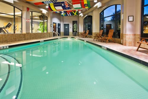 Holiday Inn Hotel & Suites North Vancouver by IHG, Pool