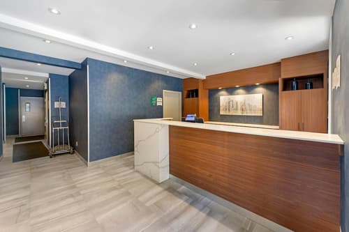 Quality Inn Centre-Ville, Lobby