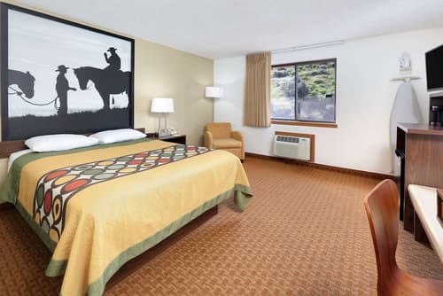 Super 8 by Wyndham Cody, Room