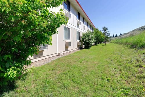 Super 8 by Wyndham Cody, Exterior