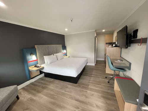 The Midtowner Hotel, SureStay Collection by Best Western, Room