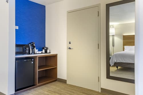Holiday Inn Express Hotel & Suites Albuquerque Midtown by IHG, Room