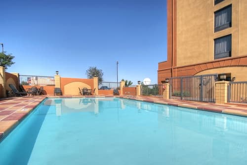 Holiday Inn Express Hotel & Suites Albuquerque Midtown by IHG, Pool