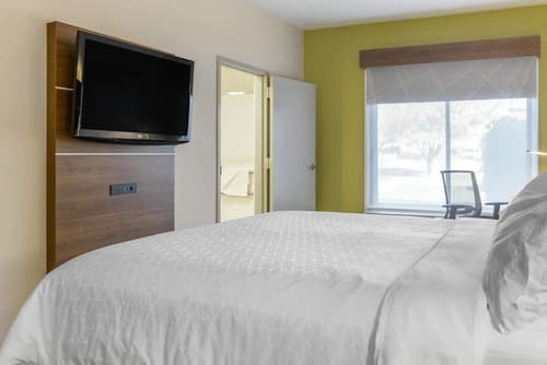 Holiday Inn Express Hotel & Suites Albuquerque Midtown by IHG, Room