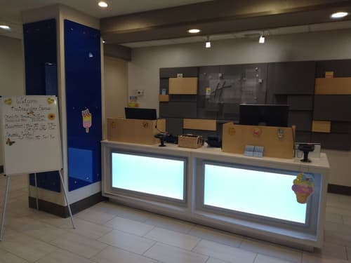 Holiday Inn Express Hotel & Suites Albuquerque Midtown by IHG, Reception