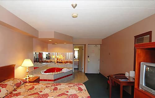 Niagara Lodge & Suites, Room