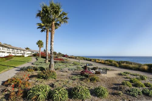 Spyglass Inn, Property grounds