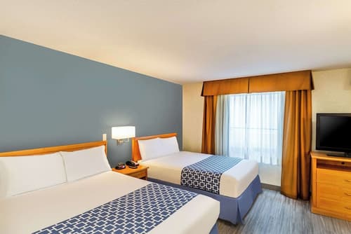 Econo Lodge Inn & Suites University