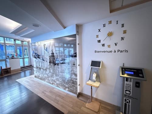 Holiday Inn Paris - Montmartre by IHG, Reception