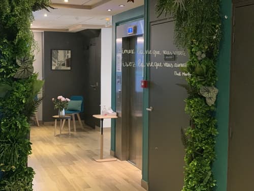 Holiday Inn Paris - Montmartre by IHG, Reception