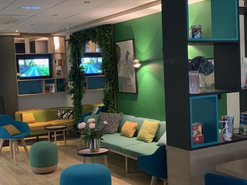 Holiday Inn Paris - Montmartre by IHG, Lobby sitting area